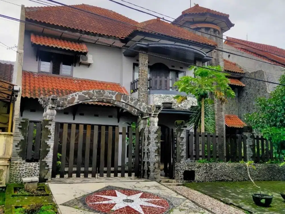 Dijual Rumah Gaya Mediterania Pondok Blimbing Indah Araya Malang
