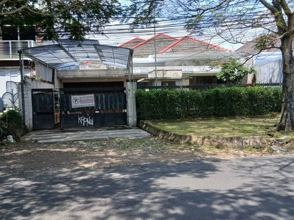 Rumah Luas Tengah Kota Terawat di Simpang Wilis Indah Malang