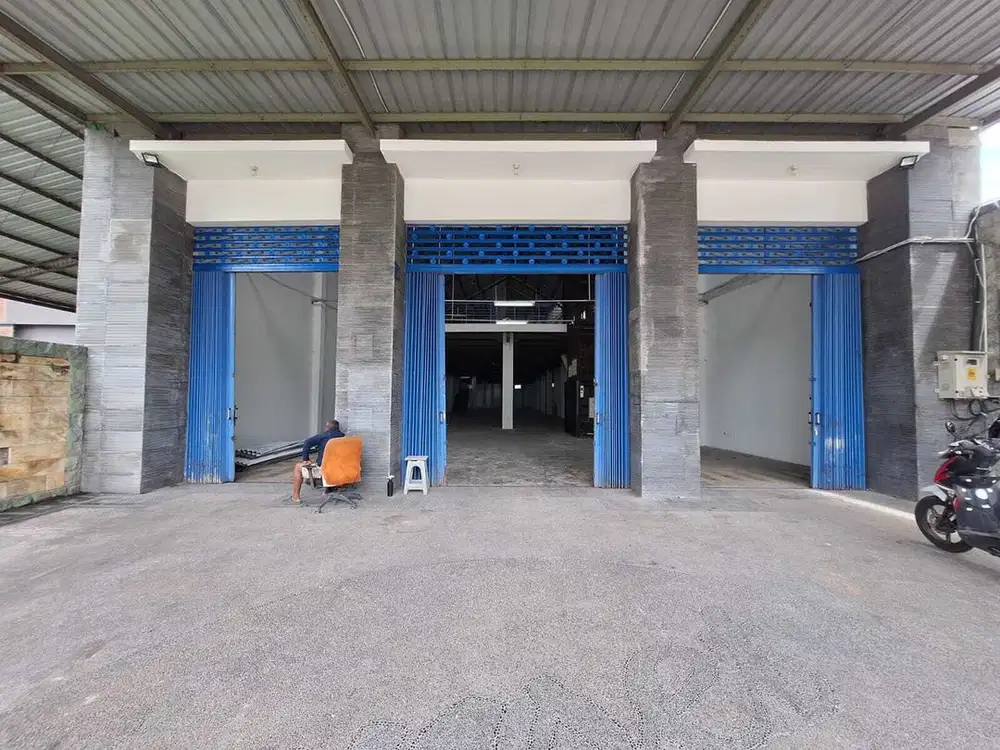 Bangunan Gudang Strategis di Sunset Road Seminyak