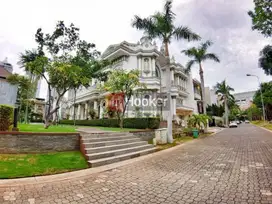 RUMAH MEWAH, SEMI FURNISHED, STYLE CLASSIC LOKASI DI VILLA ARTHA GADING