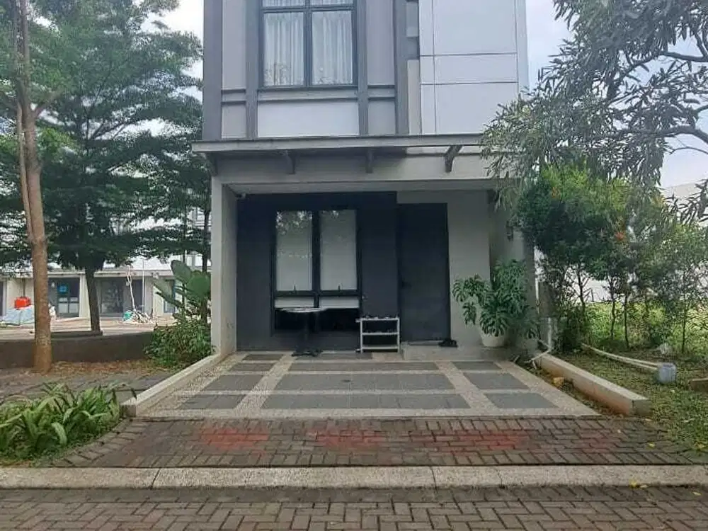 Ruko 3 lantai super strategis dekat stasiun tol sekolah deLatinos BSD