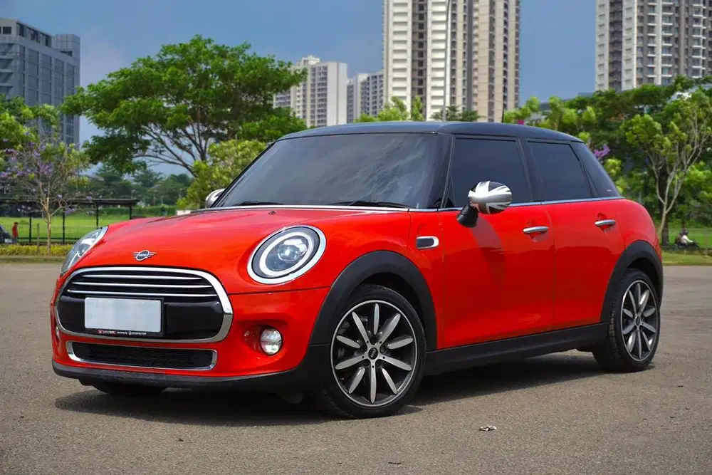 Mini Cooper F55 Facelift  5 Doors 2018 / 2019