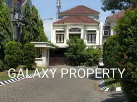 JUAL RUMAH EKSLUSIF 3 LANTAI TENGAH KOTA CENTRAL PARK KLAMPIS REGENCY