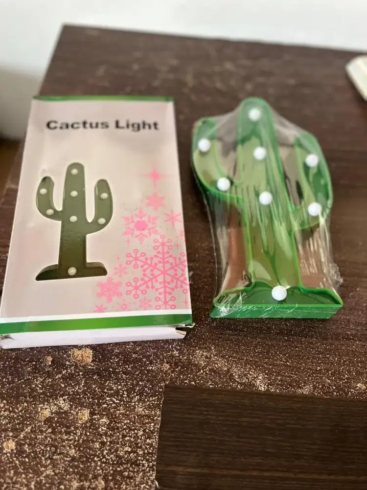 Lampu hias kaktus