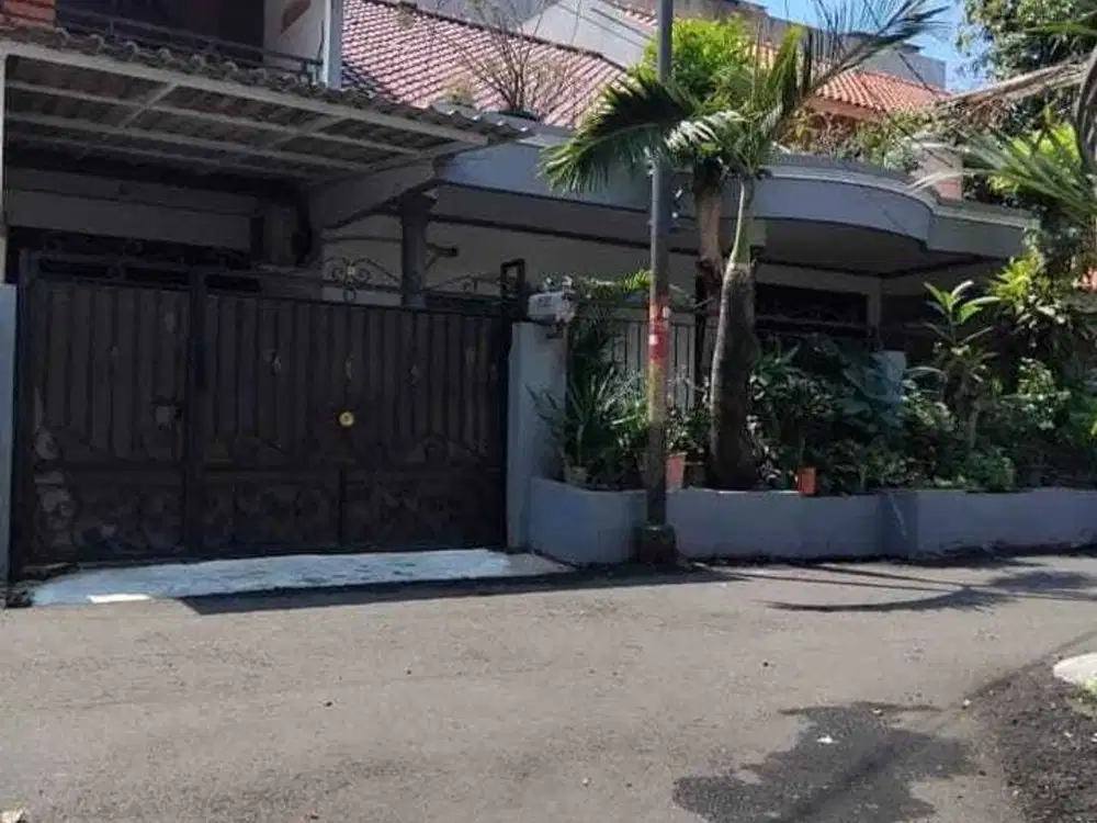 Rumah 2 lantai Lokasi Strategis dalam Komplek di Jakarta Pusat