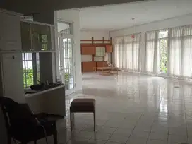 Rumah di Setiabudi Bandung, Mewah Antik dan Sangat Luas