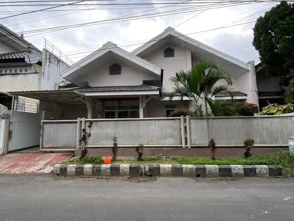 Dijual Rumah Desain Semi Klasik di Sulfat Agung, Blimbing Malang