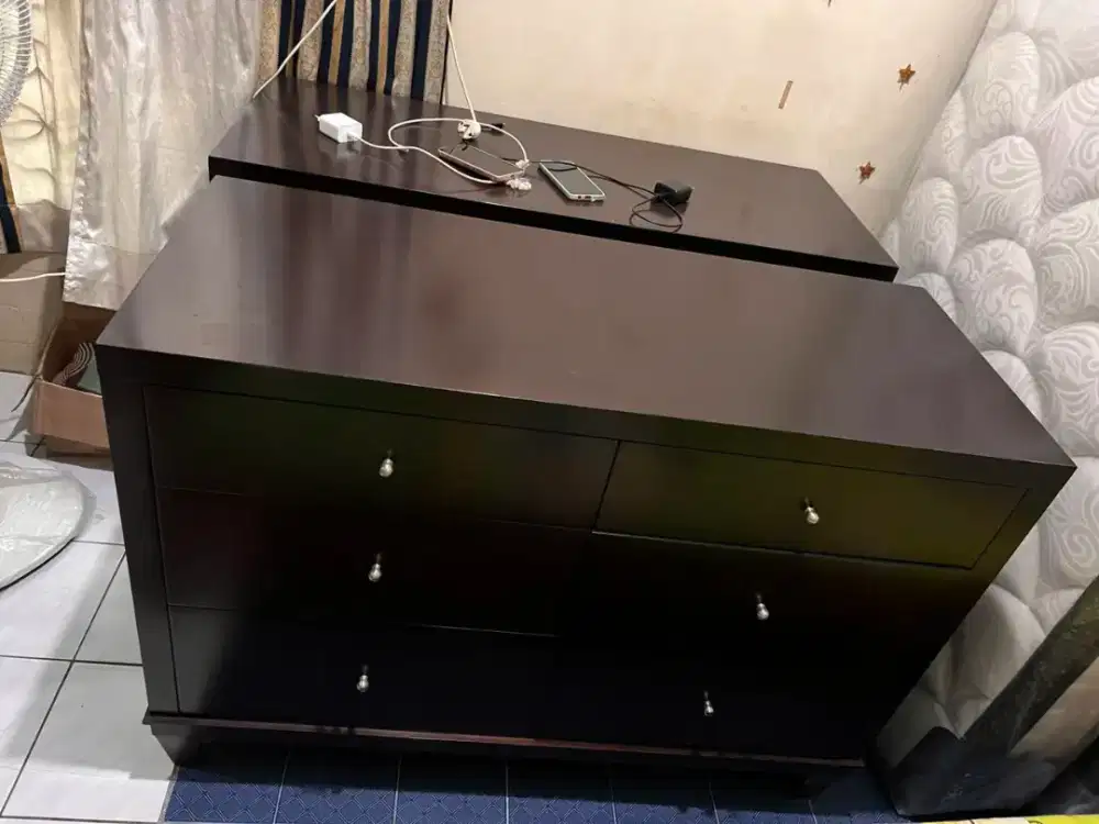 1 unit Drawer masih bagus, bekas Dubes Australia