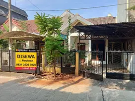 Rumah di Sewakan di Komplek Permata Timur Curug dekat  ke Kalimalang .