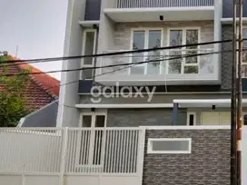 Rumah Manyar Tirtomoyo Model Scandinavian 2 lantai