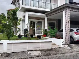 Rumah di Mayangsunda Kota Baru Parahyangan, Hook Semi Furnished