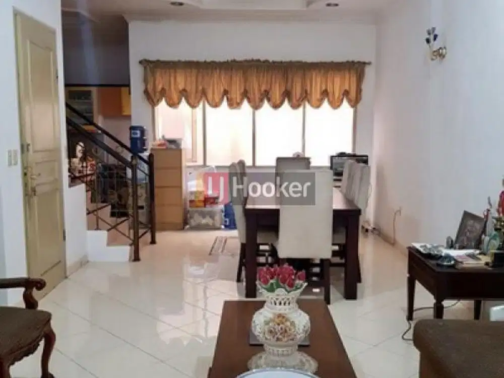 RUMAH DI KOMPLEK GADING SURYA AREA KELAPA GADING
