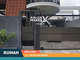 e108 Rumah Modern Desain Stylish dan Mewah, 2 Lantai Siap Huni