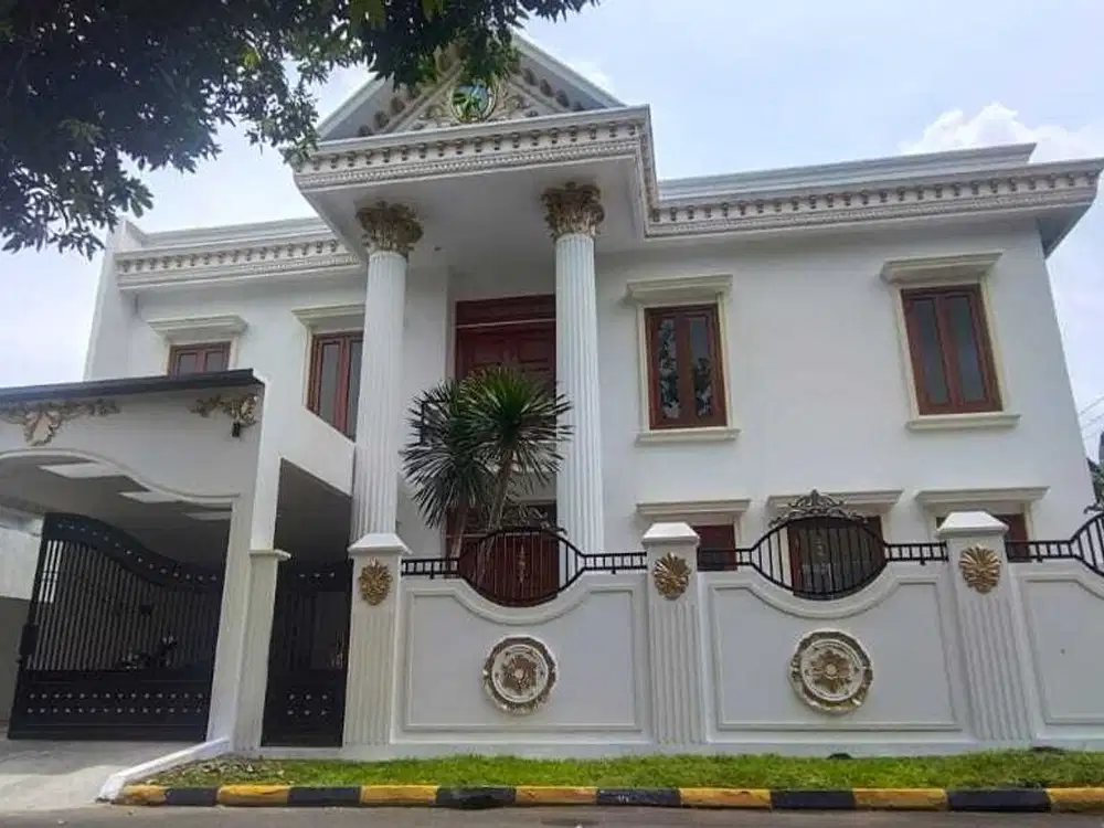 Rumah 3 lantai langka siap huni ada kolam renang Puspitaloka BSD