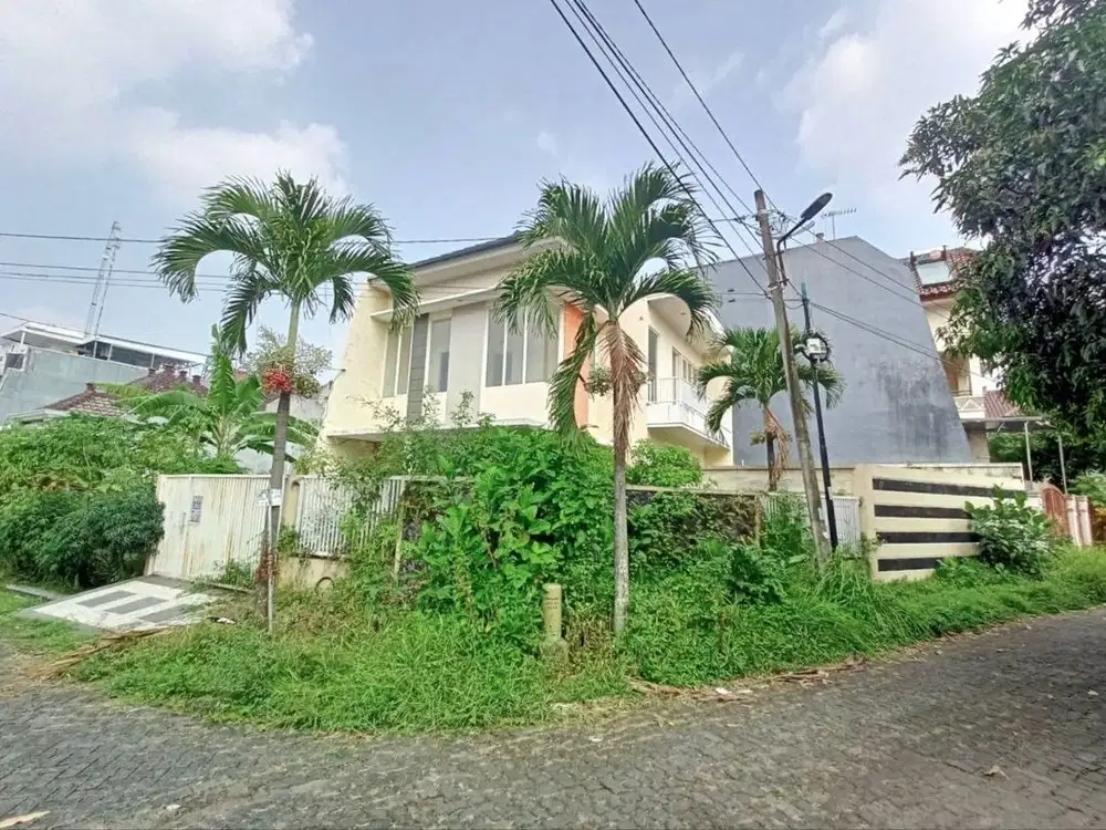 Dijual Rumah Hitung Tanah Kawasan Elit di Araya Malang