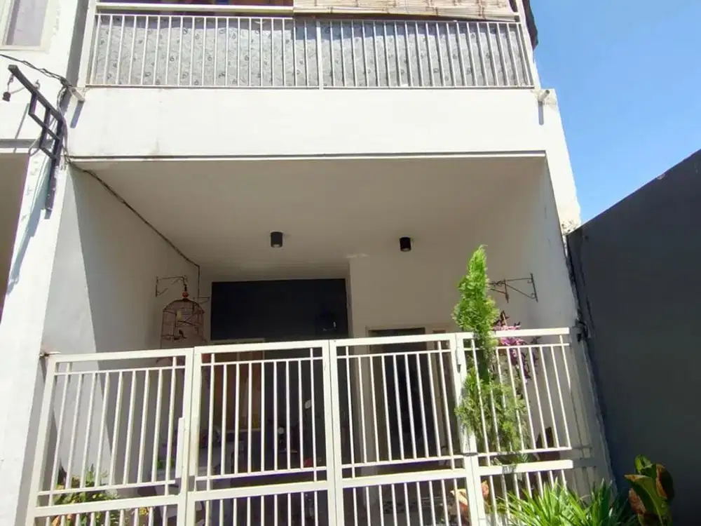 Rumah Furnished SHM Terenovasi Wiyung, Surabaya