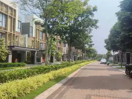 Rumah Baru Enchante Residence BSD City 10 x 35 halaman luas sekali