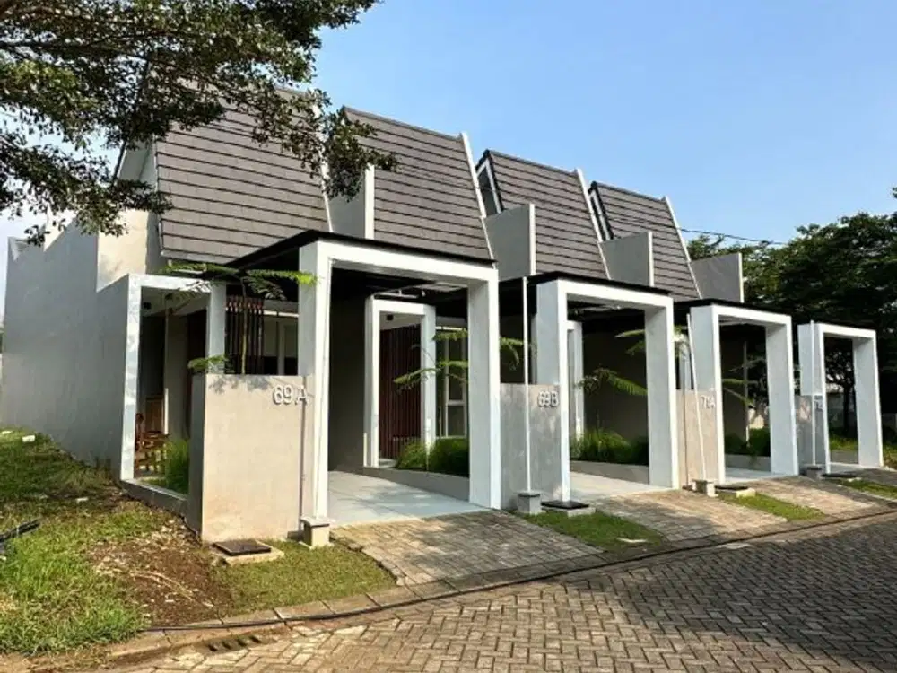 f068 Rumah Modern dengan Inner Courtyard di Araya, Malang