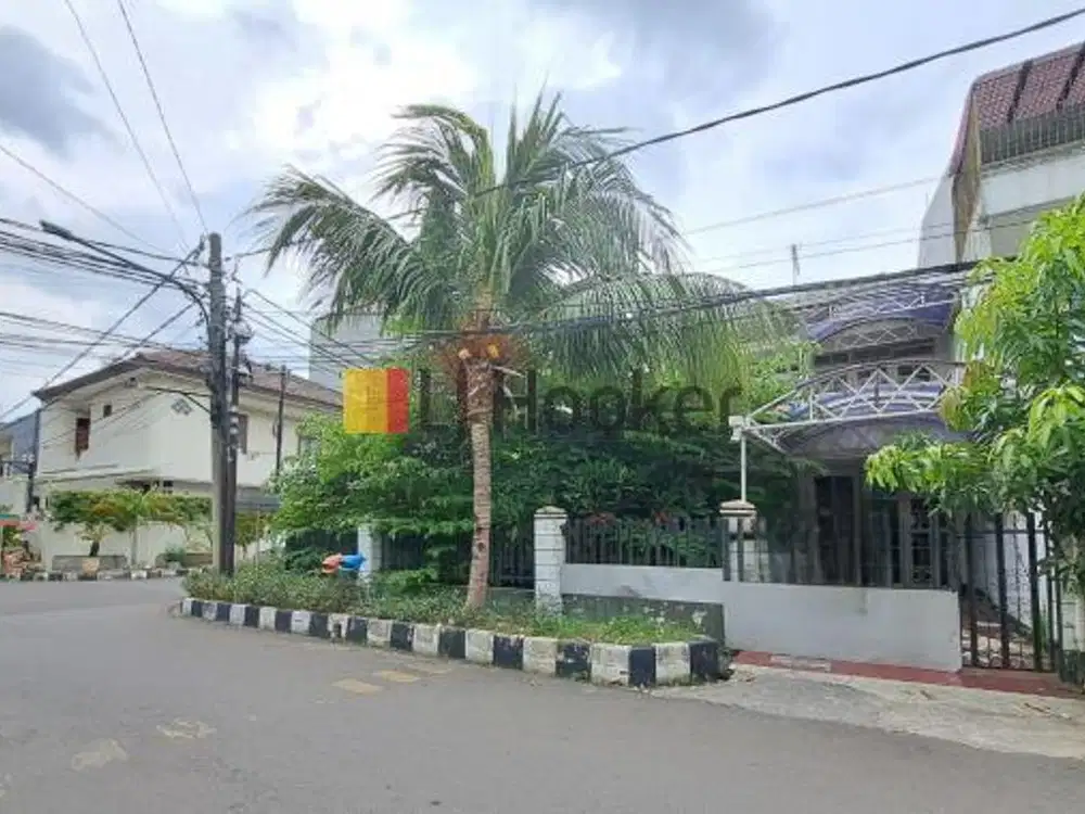 Rumah Jalan Lebar Lingkungan Asri di Gading Elok Utara Kelapa Gading