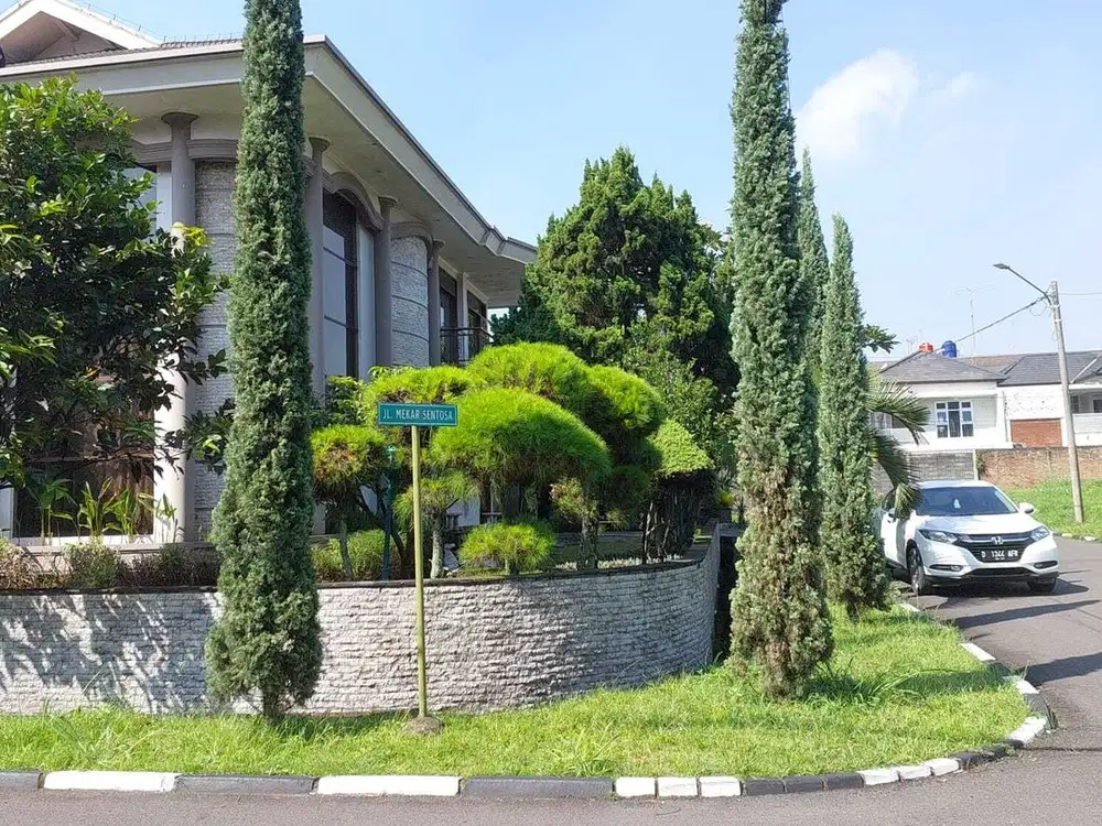 Dijual Rumah Luas dan Unik di Mekar Wangi Bandung Siap Huni