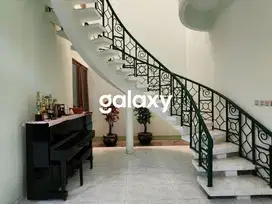 Dijual Rumah di Boulevard Sutorejo Timur Strategis