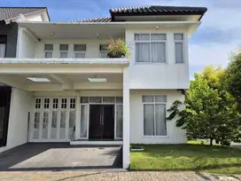 Disewakan Rumah Furnish Luas di Lokaradya Kota Baru Parahyangan