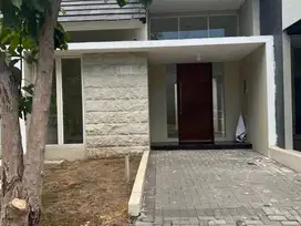 UNDER 1 M ! CItraland Baru Gress ! Dijual Rumah North West Park