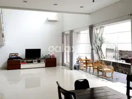 Rumah Mewah Siap Huni & Terawat Di GRAHA FAMILI FAMILY