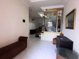 Rumah Tenggilis Utara 2 Lantai Siap Huni furnish