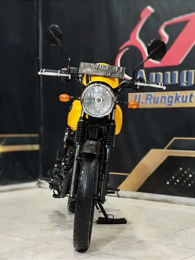 W175 Cafe Yellow Metallic limited 2019 km.12rb. Anugerah motor rungkut