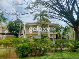 RUMAH MEWAH DENGAN RUANG KELUARGA BESAR