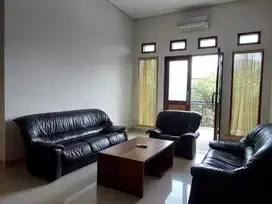 Disewa Rumah Mewah di Kota Baru Parahyangan, ada Kolam Renang Outdoor