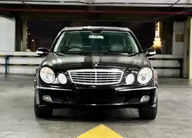 Mercedes-Benz E240 2004 Bensin