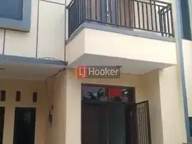 RUMAH STRATEGIS DI JALAN RAYA PKP AREA CIRACAS JAKARTA TIMUR