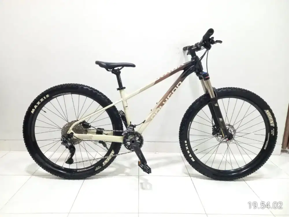 sepeda MTB Polygon xtrada 6 like new full ori pabrik
