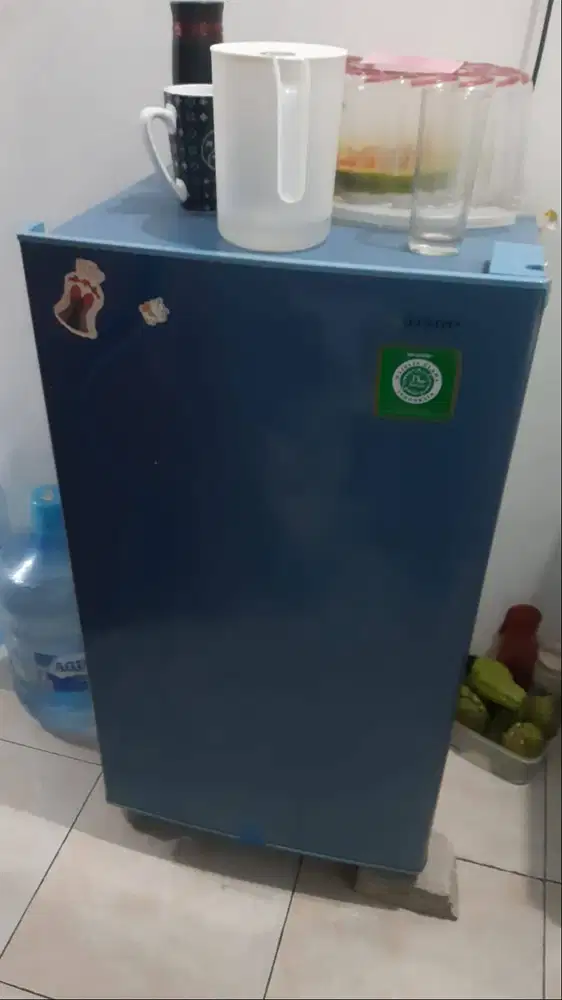 Jual Kulkas Merk Sharp 1 Pintu Masih bagus pemakaian 1 tahun