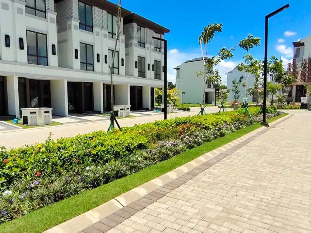 Rumah 3 lantai siap huni 3 kamar tidur  row jalan luas Lavon Tangerang
