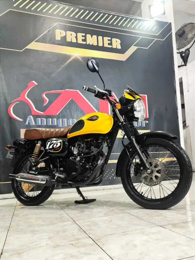 W175 Cafe Yellow Metallic limited 2019 km.12rb. Anugerah motor rungkut