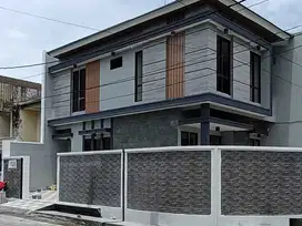 Rumah Baru Minimalis Kontemporer Dekat Raya Merr, Pondok Nirwana