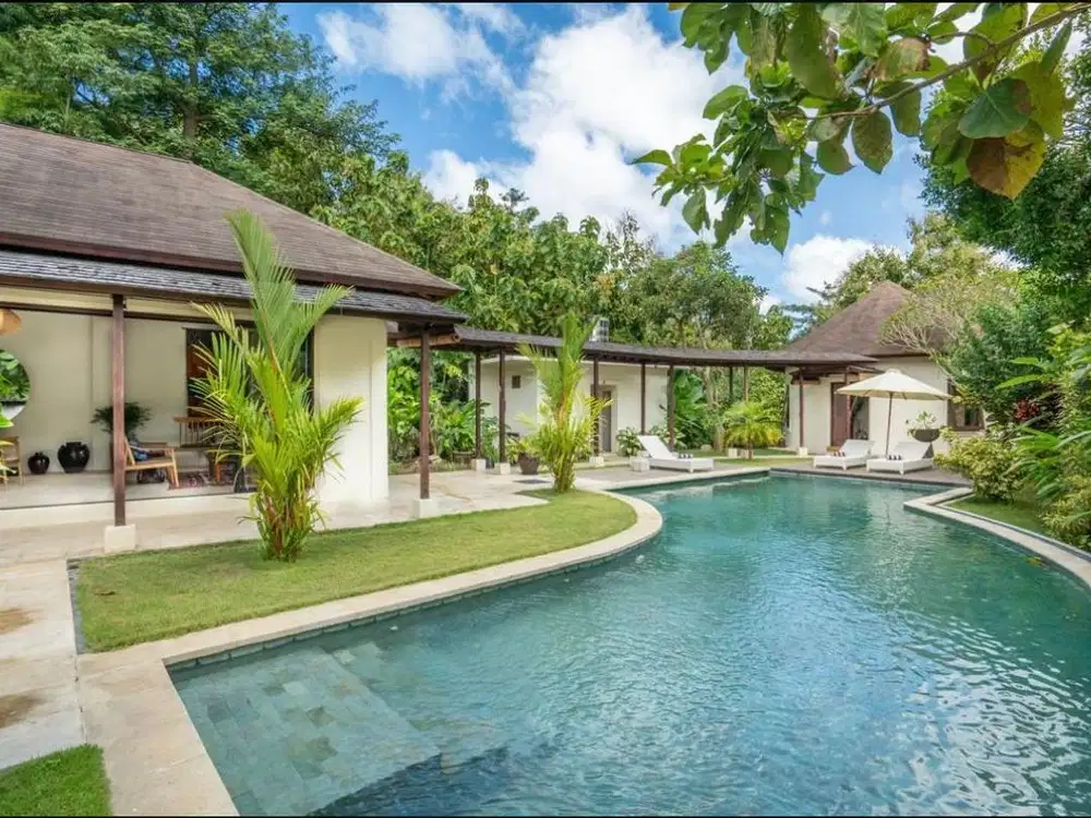 Villa Tropis Modern di Blongkeker Puri Gading Jimbaran