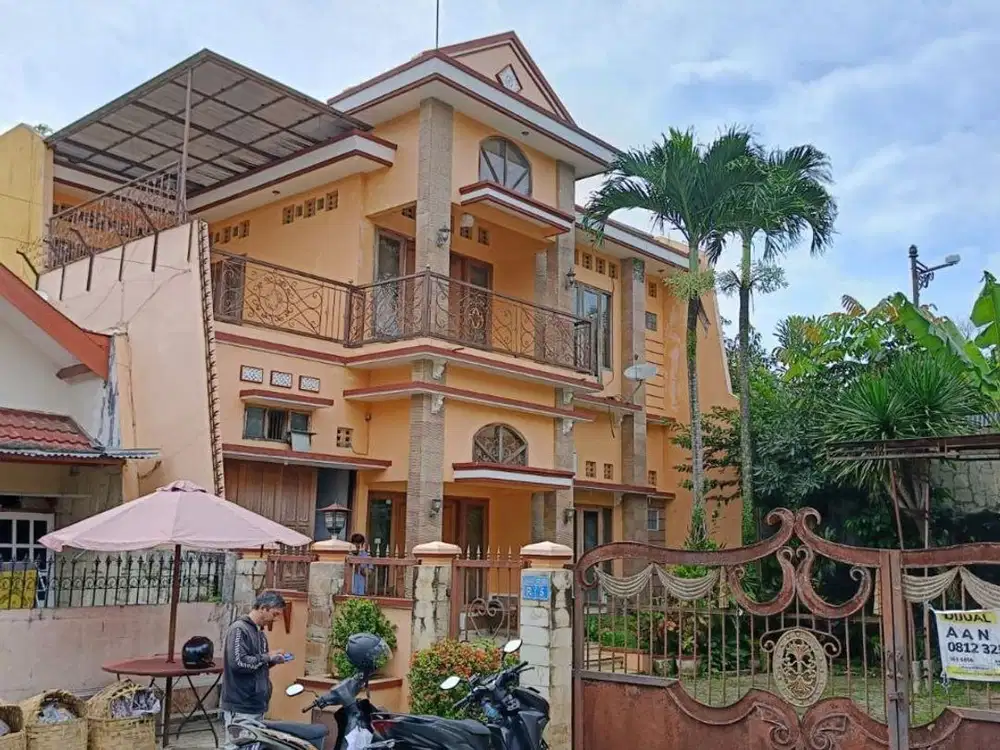 Turun Harga Drastis ! Rumah Mewah 2 Lt dekat Unmer Malang