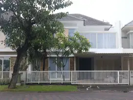 Dijual rumah di jalan raya boulevard Wisata Bukit Mas Surabaya barat