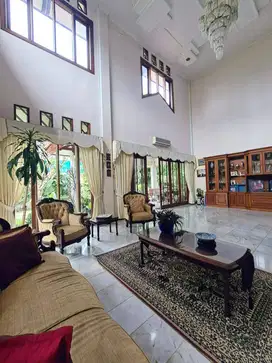 Dijual Rumah Besar Asri dan Nyaman, Cilandak Timur