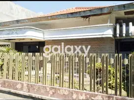BUTUH CEPAT LAKU RUMAH MANYAR YG ADA TAMAN