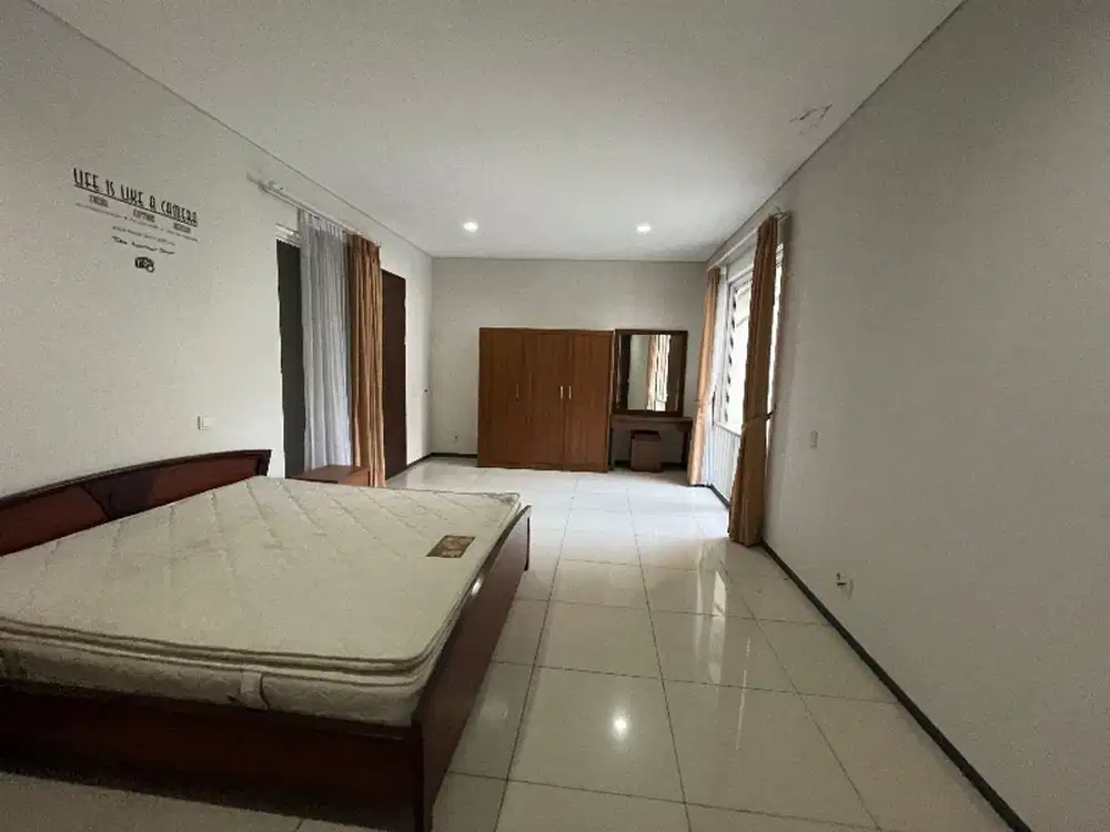 rumah 2,5lantai dalam komplek