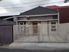 Rumah Bangunan Baru Negotiable di Karanglo Indah Blimbing Malang