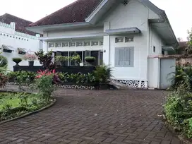 Rumah Klasik Luas Tepi Jalan Raya Diponegoro Gondanglegi Malang