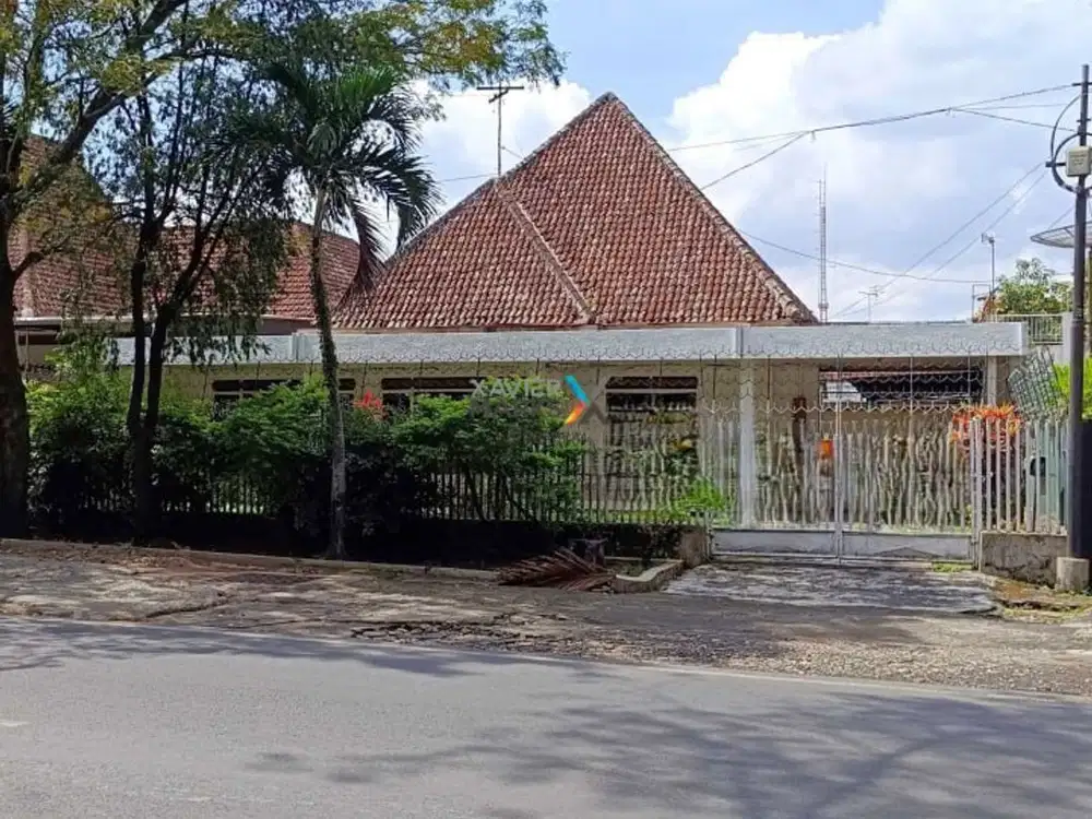 Rumah Klasik Terawat dan Row Jalan Super Luas di Klojen Malang
