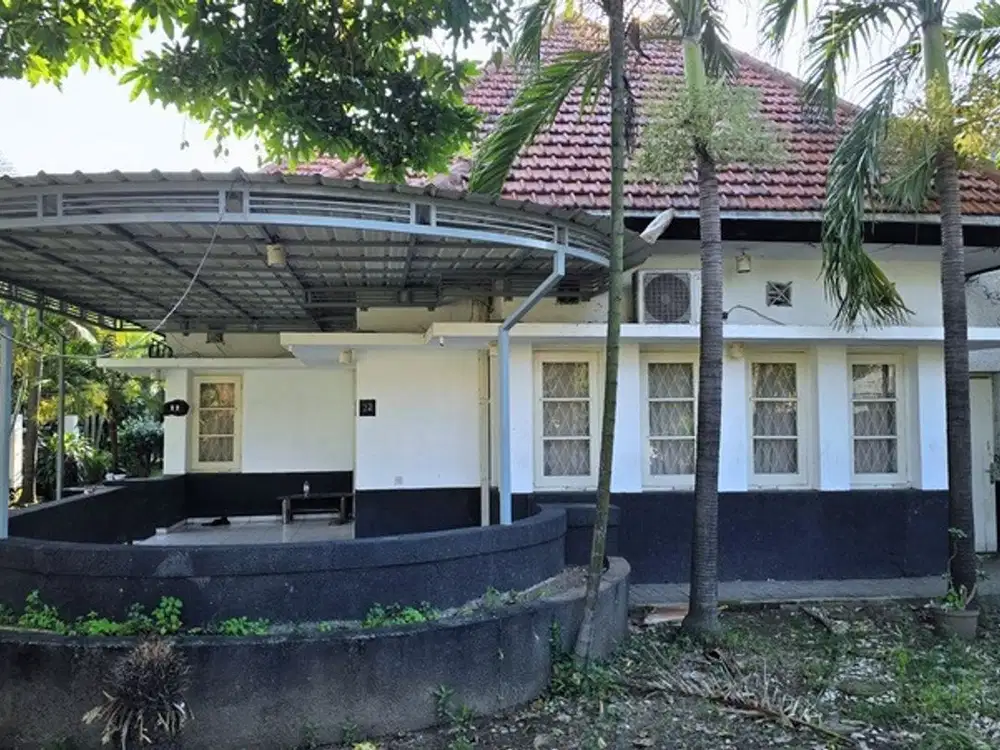 Rumah Bangunan Bagus Hook Komersial di Tengah Kota Surabaya.