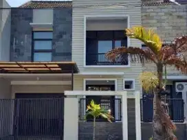 Dijual  Rumah Mewah Modern minimalis di main road PBI Araya Malang